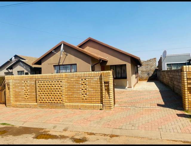 3 BEDROOM HOUSE FOR SALE IN PROTEA GLEN